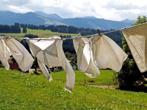 婚活成功のためのパーティーで女性が選ぶべき服装は？
