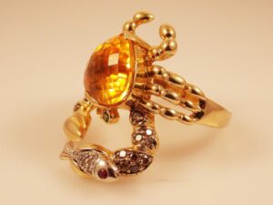 婚活で女性が成功するための服装の具体例は？