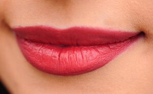婚活におけるメイクと服装のポイントは何ですか？